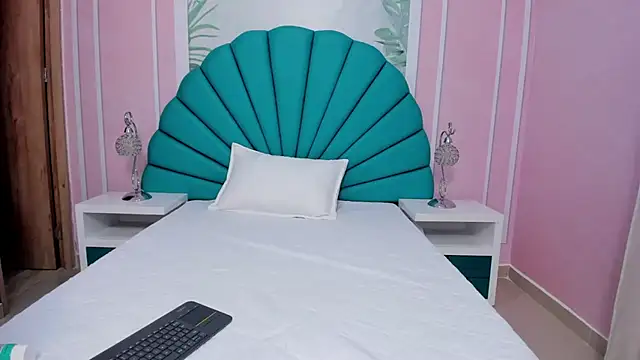 Daphne Fox  online show from February 2025 06:39:02 AM