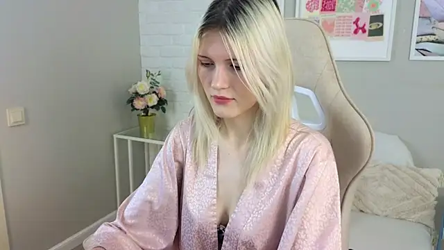 NellieLoyns online show from May 2026 05:18:02 PM