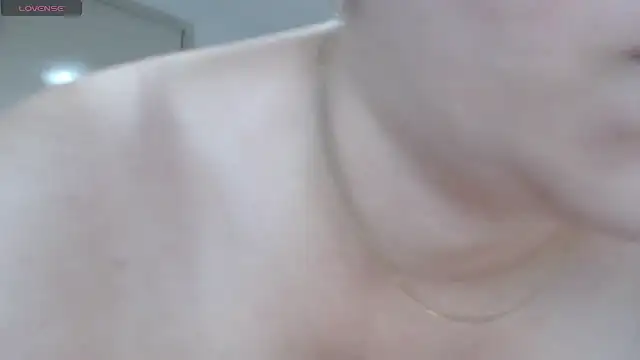 MommyHelpsmee online show from December 2025 11:10:01 PM