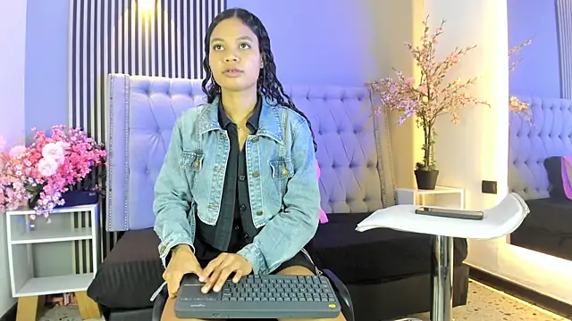 GysellHanson online show from November 2025 11:32:02 AM