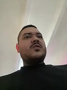 El Titan1998 online show from February 2025 03:41:02 PM