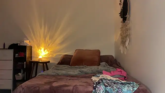 leahsparkles online show from October 2025 05:25:01 AM