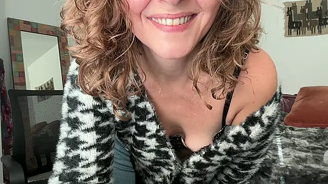 leahsparkles online show from October 2025 02:41:01 PM