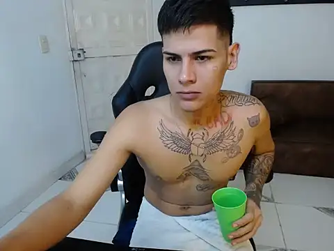 Snapshot of Clyde019 chatting on December 2024 10:17:01 AM Clyde019 online show from December 2024 10:17:01 AM