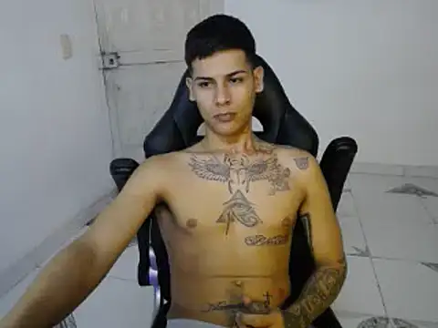 Snapshot of Clyde019 chatting on December 2024 05:23:01 AM Clyde019 online show from December 2024 05:23:01 AM