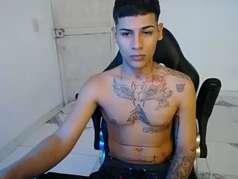 Snapshot of Clyde019 chatting on December 2024 02:21:01 PM Clyde019 online show from December 2024 02:21:01 PM