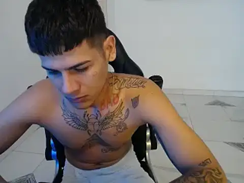 Snapshot of Clyde019 chatting on December 2024 01:25:01 PM Clyde019 online show from December 2024 01:25:01 PM