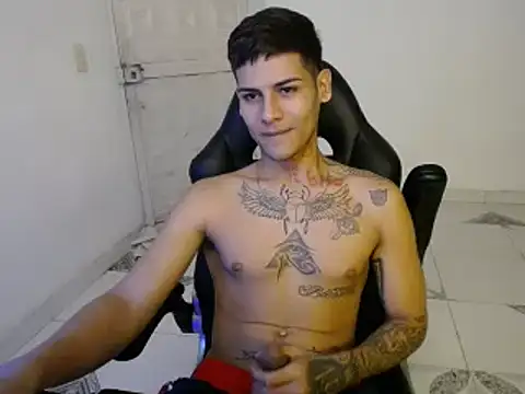 Snapshot of Clyde019 chatting on January 2025 12:00:01 AM Clyde019 online show from January 2025 12:00:01 AM