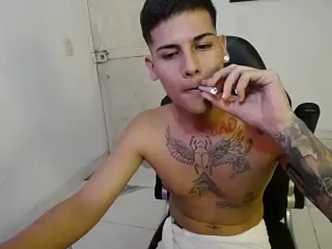 Snapshot of Clyde019 chatting on January 2025 12:57:01 AM Clyde019 online show from January 2025 12:57:01 AM