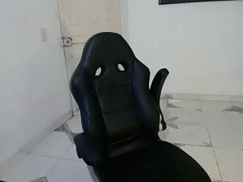 Snapshot of Clyde019 chatting on January 2025 03:47:01 PM Clyde019 online show from January 2025 03:47:01 PM