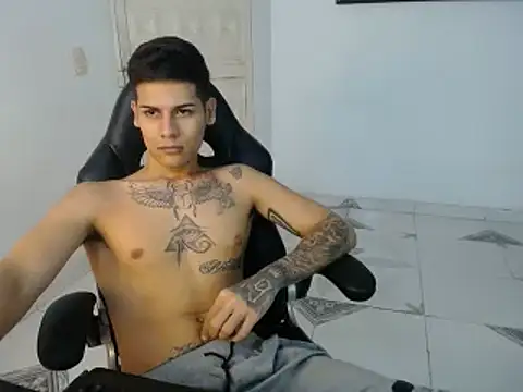 Snapshot of Clyde019 chatting on February 2025 05:34:01 PM Clyde019 online show from February 2025 05:34:01 PM