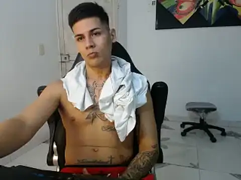 Snapshot of Clyde019 chatting on February 2025 10:10:02 PM Clyde019 online show from February 2025 10:10:02 PM