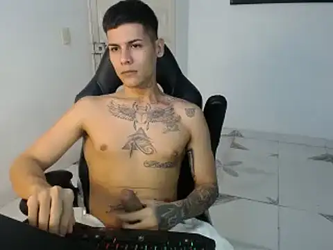 Snapshot of Clyde019 chatting on February 2025 09:25:01 PM Clyde019 online show from February 2025 09:25:01 PM