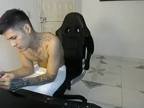 Snapshot of Clyde019 chatting on February 2025 05:09:01 AM Clyde019 online show from February 2025 05:09:01 AM