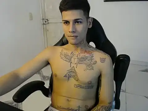 Snapshot of Clyde019 chatting on February 2025 08:48:02 PM Clyde019 online show from February 2025 08:48:02 PM