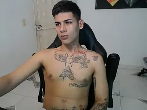 Snapshot of Clyde019 chatting on February 2025 04:04:01 PM Clyde019 online show from February 2025 04:04:01 PM