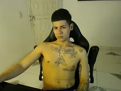 Snapshot of Clyde019 chatting on February 2025 11:14:02 PM Clyde019 online show from February 2025 11:14:02 PM