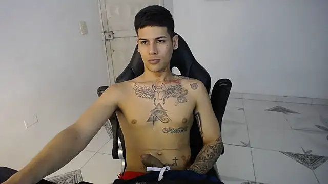 Snapshot of Clyde019 chatting on February 2025 04:57:01 PM Clyde019 online show from February 2025 04:57:01 PM