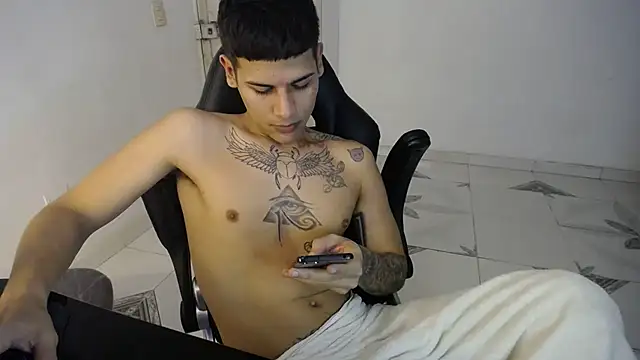 Snapshot of Clyde019 chatting on February 2025 05:02:02 PM Clyde019 online show from February 2025 05:02:02 PM