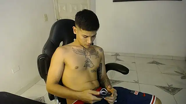 Snapshot of Clyde019 chatting on February 2025 11:26:01 PM Clyde019 online show from February 2025 11:26:01 PM