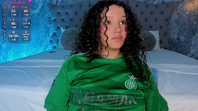 LucyLovelyy online show from February 2025 06:44:02 AM