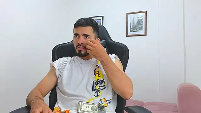 Massimoo 07 online show from February 2025 02:06:02 AM