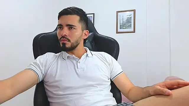 Massimoo 07 online show from February 2025 10:11:01 PM