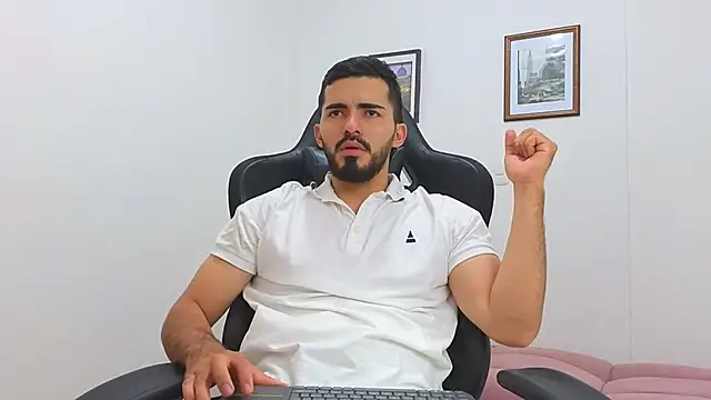 Massimoo 07 online show from February 2025 07:17:01 PM