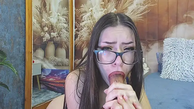 EmaLowe online show from February 2026 06:26:01 AM