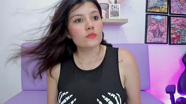 Carolina Burninng online show from October 2025 08:28:01 PM