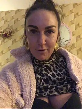 BELLAMORGANE1 online show from November 2025 04:21:02 PM