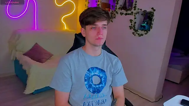 RobertAndLinela online show from January 2025 05:21:02 PM