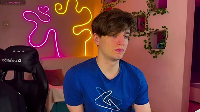 RobertAndLinela online show from February 2025 06:34:02 PM