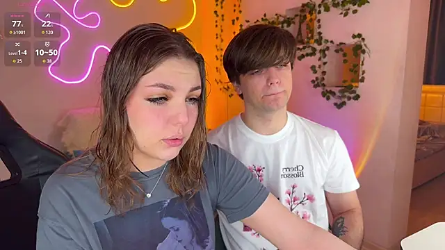 RobertAndLinela online show from November 2025 02:05:02 PM