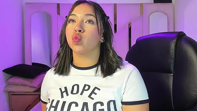 IsabellRodriguez18 online show from April 2026 02:54:01 AM