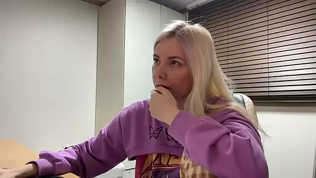 yunasuka online show from January 2025 07:08:01 PM