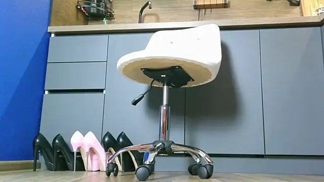 Jennifer Braun online show from March 2025 01:40:02 PM