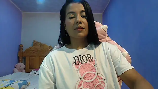 Coral0403 online show from November 2025 06:41:04 PM