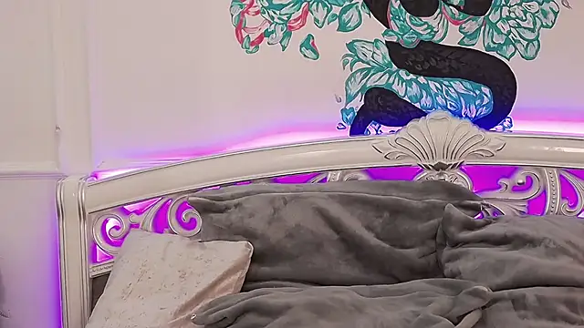 KimKhallifa online show from March 2025 10:44:02 AM