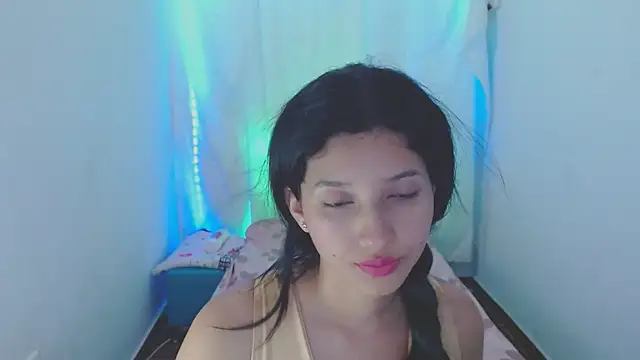 Snapshot of emmariders2 chatting on January 2025 10:51:02 PM emmariders2 online show from January 2025 10:51:02 PM