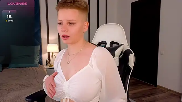 Snapshot of MissKrisWine chatting on December 2024 10:58:01 AM MissKrisWine online show from December 2024 10:58:01 AM