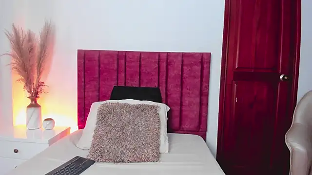 EloiseQuinn online show from September 2025 01:12:01 PM