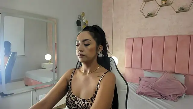 Snapshot of MAGIC_AURORAA chatting on March 2025 12:22:02 PM MAGIC AURORAA online show from March 2025 12:22:02 PM