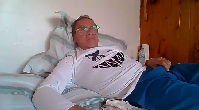 santiagon2015 online show from January 2025 08:35:02 PM