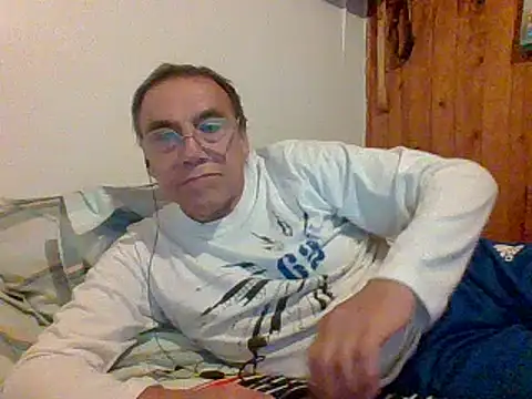 santiagon2015 online show from February 2025 02:41:01 AM