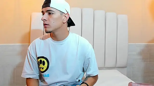 DAVID VICTORIAA online show from February 2025 01:21:02 PM