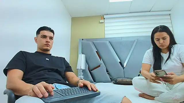 DAVID VICTORIAA online show from April 2026 01:06:02 PM