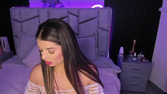 daniiphoeniixx online show from March 2025 10:43:02 PM