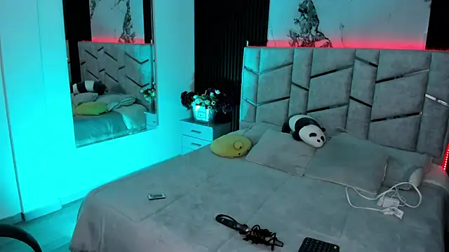 daniiphoeniixx online show from September 2025 07:41:02 PM