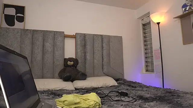 womantall99 online show from February 2025 04:32:01 PM